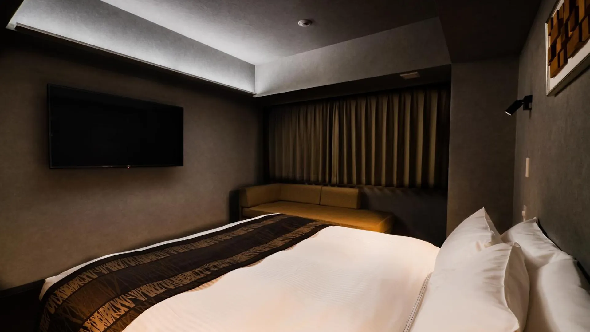 Randor Hotel Namba Osaka Suites 4*,